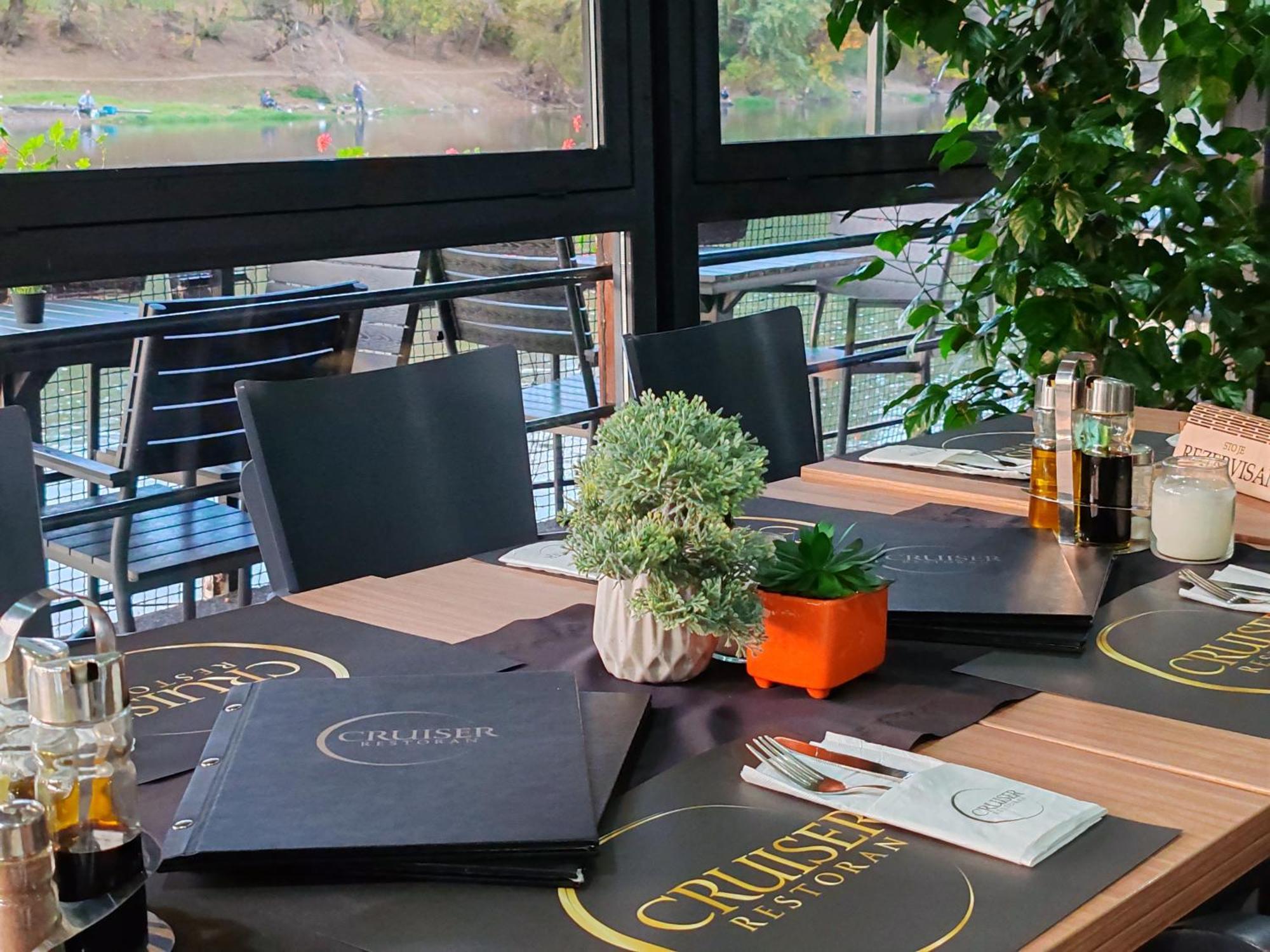 Cruiser Restoran Ćuprija Eksteriør bilde