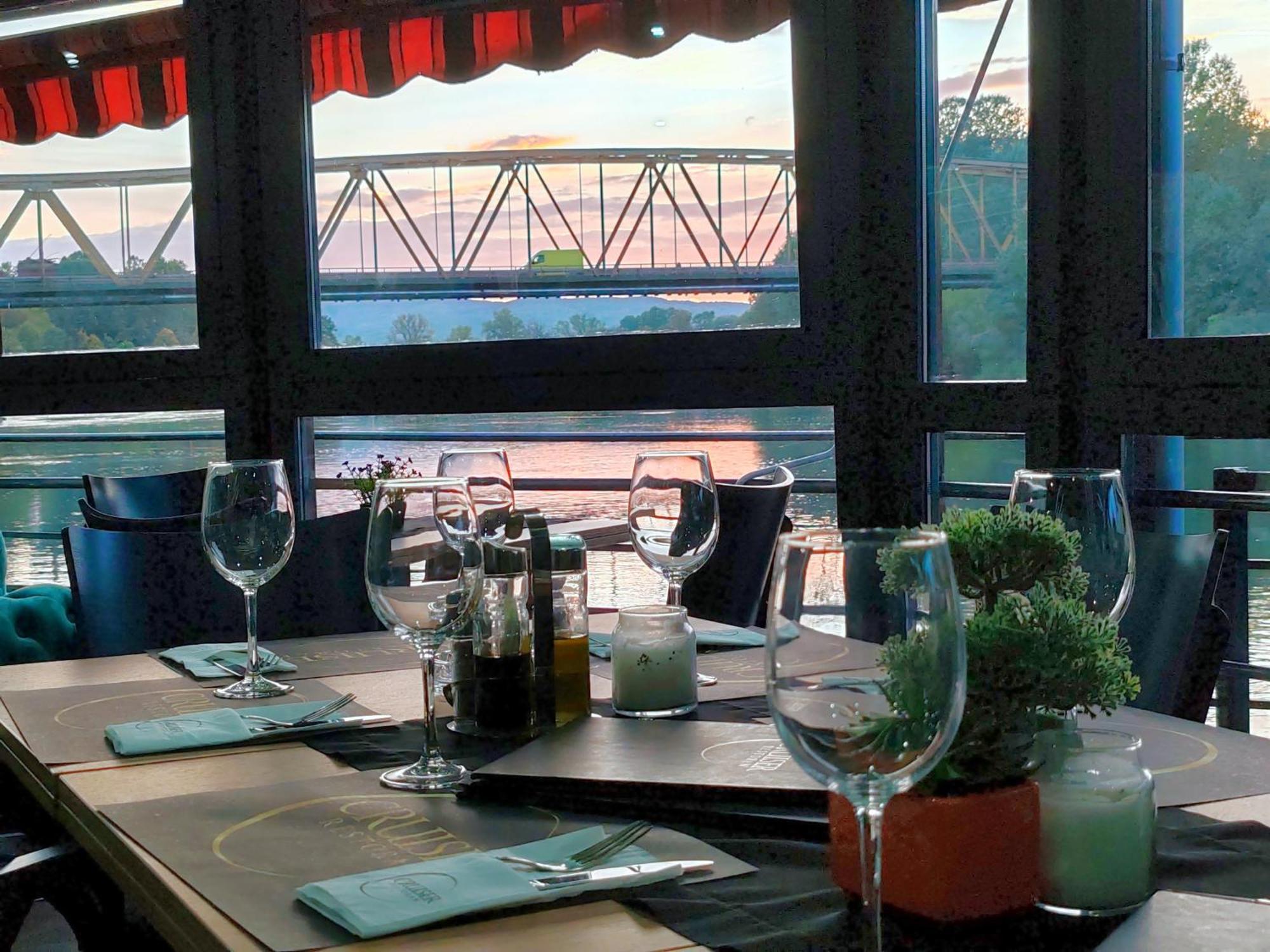 Cruiser Restoran Ćuprija Eksteriør bilde